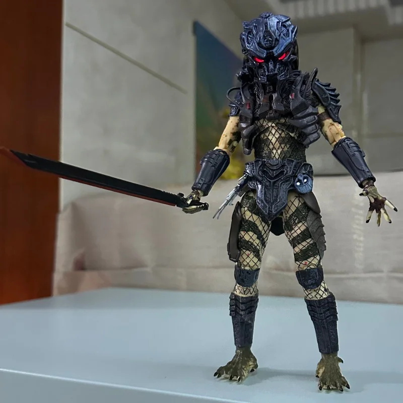 NECA Iron Blooded Warriors P2 Luxury Edition - Figura de ação com olhos de luz LED e peça de mão móvel conjunta Máscara resistente