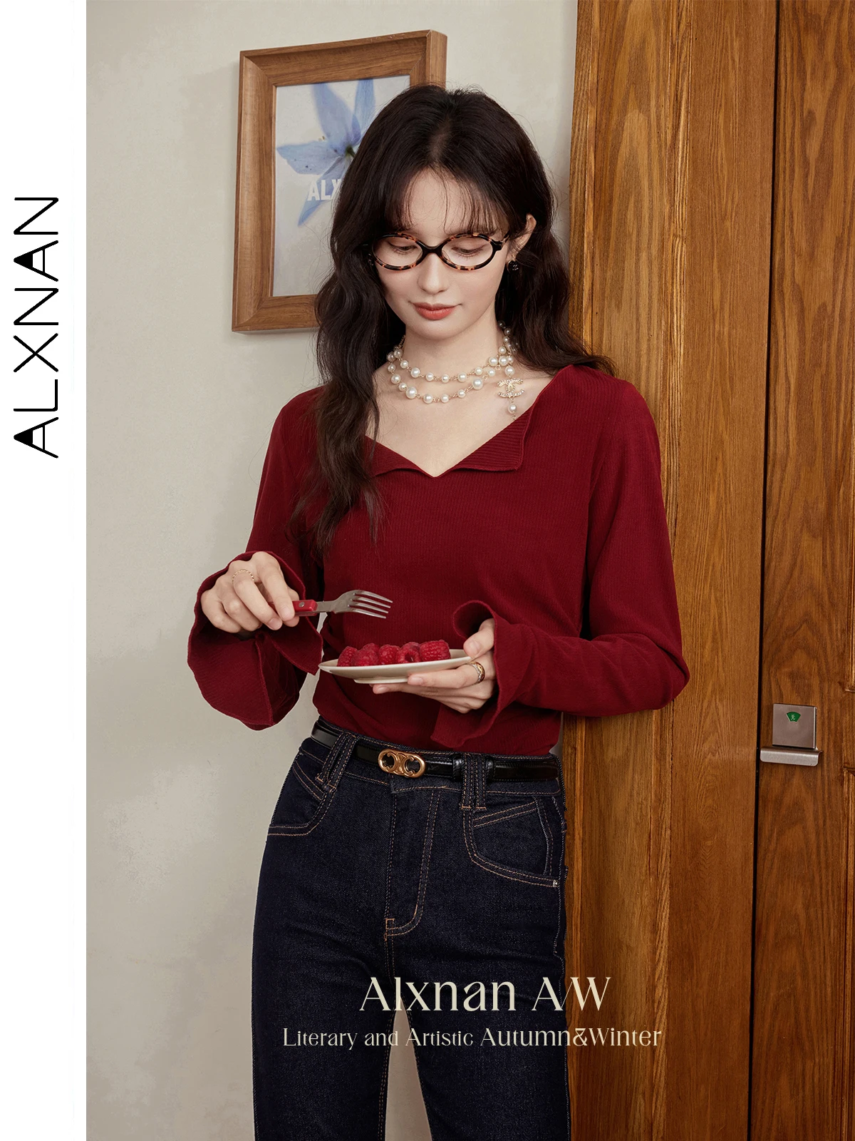 ALXNAN Women\'s Vintage Red T-shirt Trendy Chic V-neck Flared Long Sleeve 2024 Autumn Winter Female Slimming Casual Tops L50705