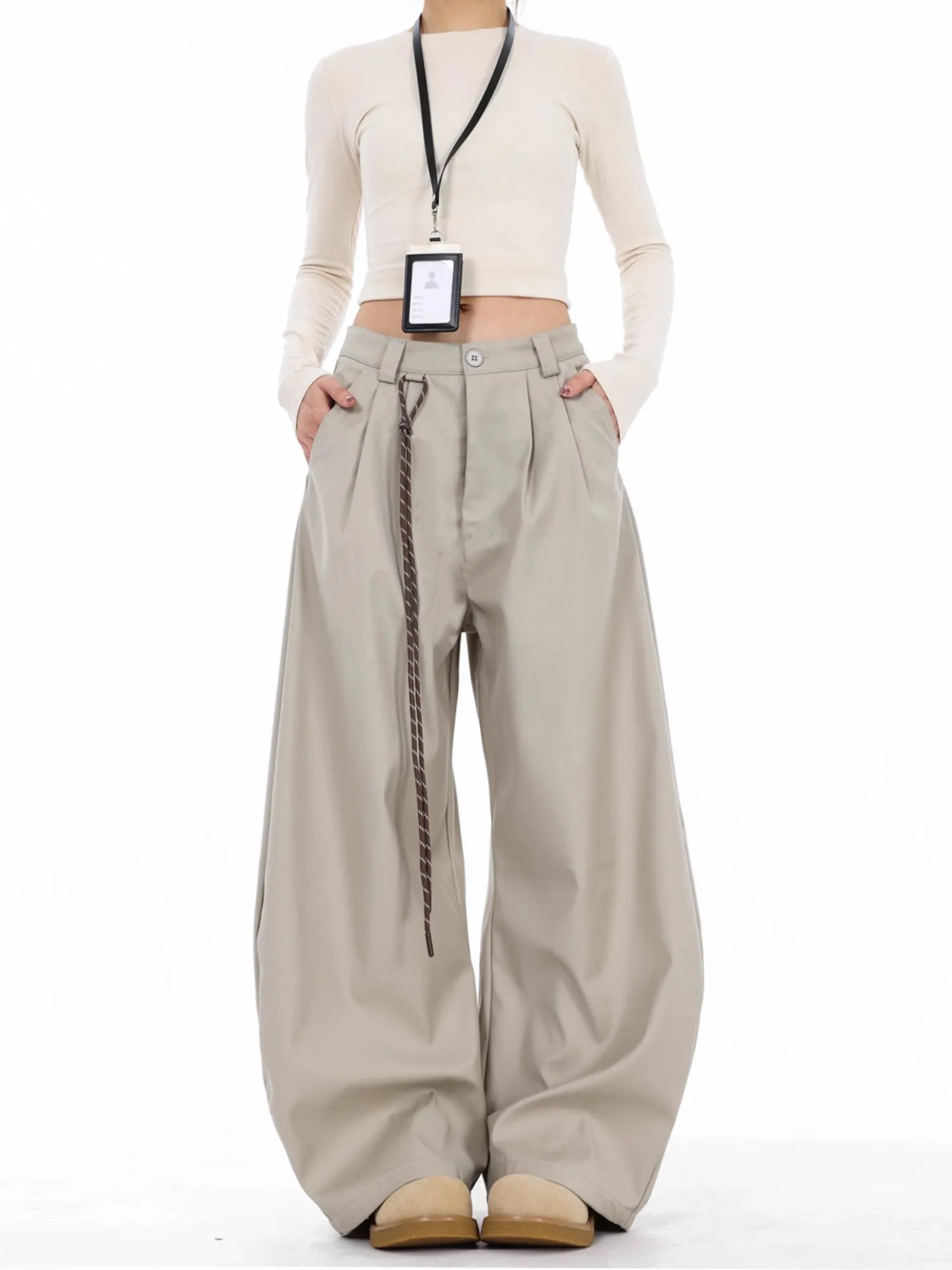 Рисунок 2 - Женский костюм с высокой талией