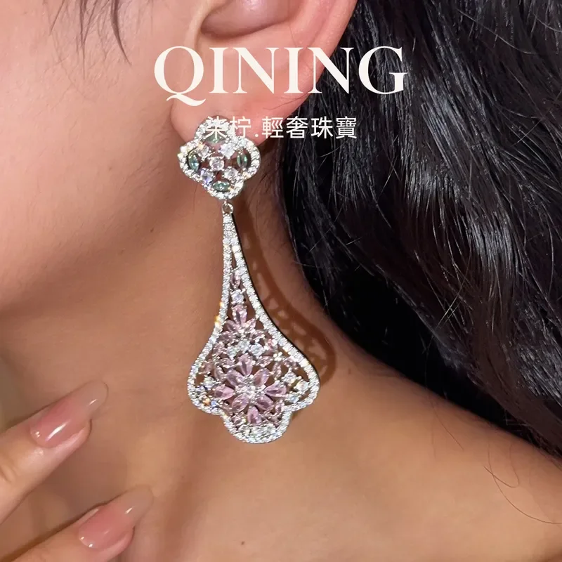 Pink mist streamer gradual change flower earrings heavy industry zircon stud earrings dating light familiar commuting