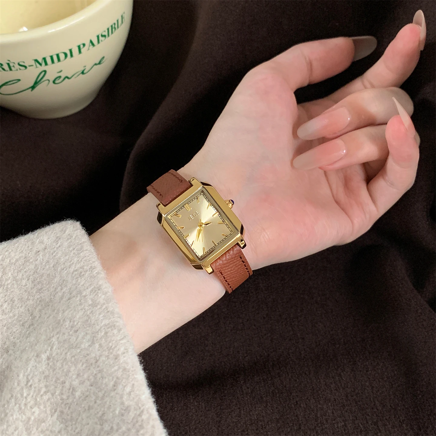 

Hong Kong style Nordic temperament square watch women's fashion exquisite ins style personality versatile quartz watch