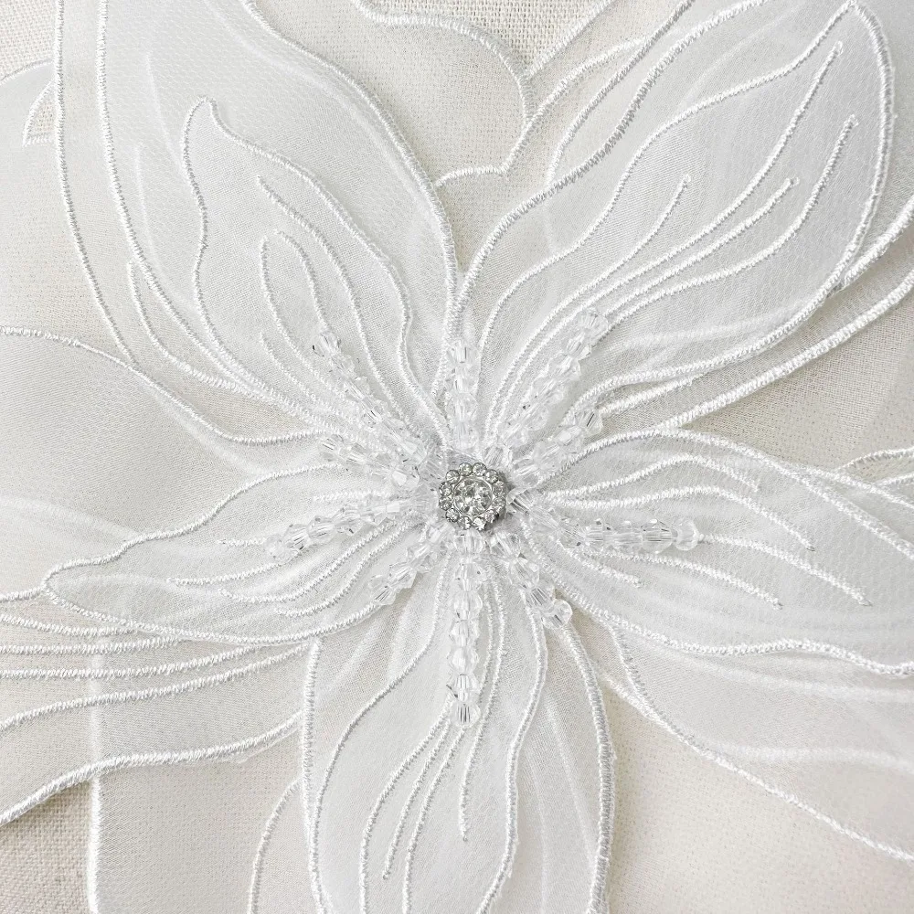 Wielowarstwowa organza Trójwymiarowa kwiatowa kryształowa ozdoba z perłami z broszką Akcesoria