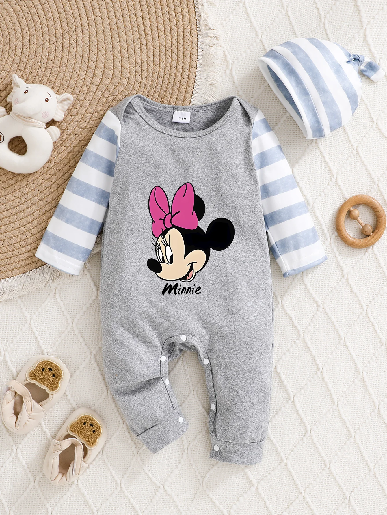 

【Официально авторизованный】 Комбинезон с капюшоном Disney Minnie Baby | Уютный тканевый серый комбинезон с розовым бантом «Минни» и принтом