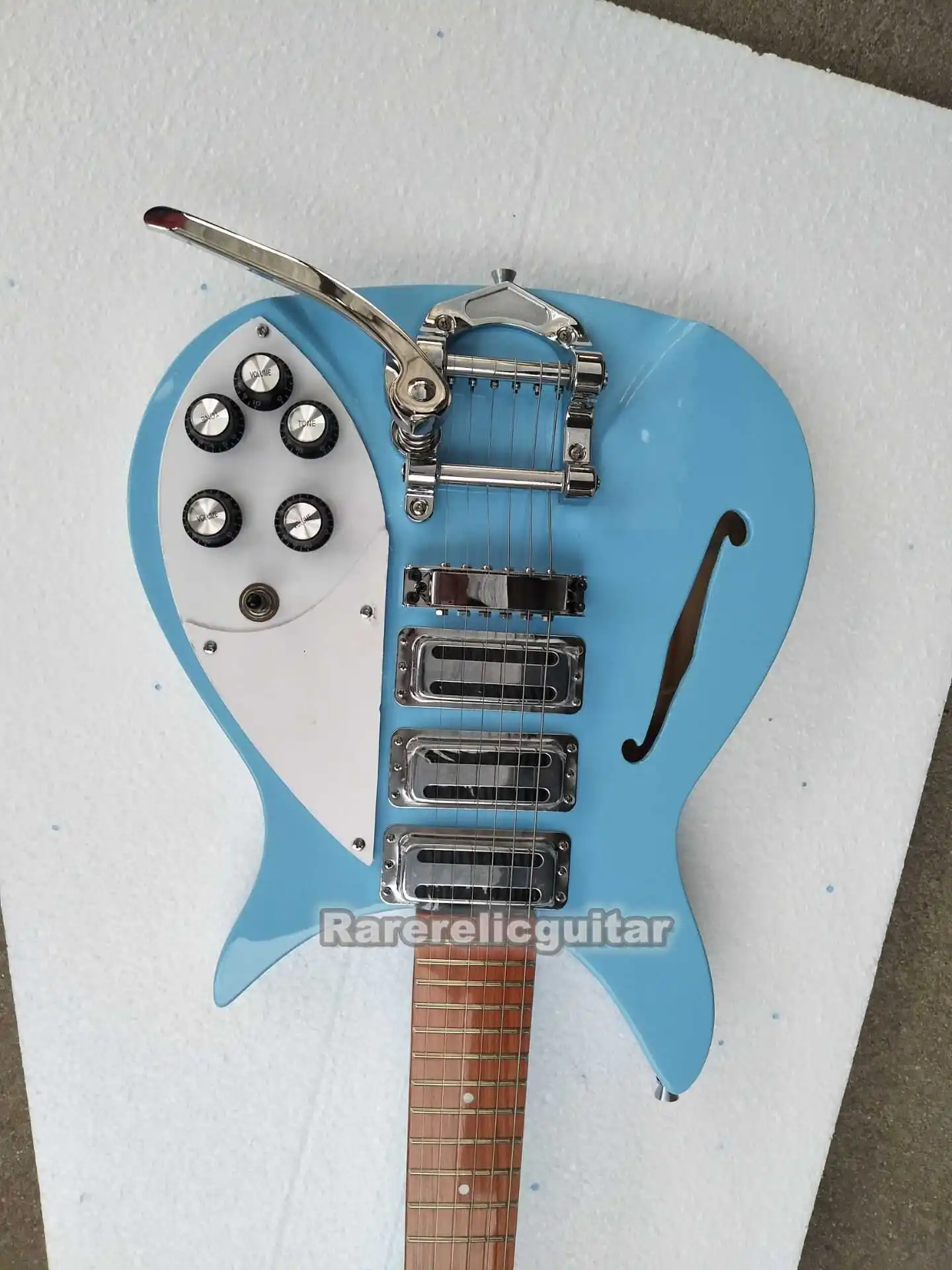 Blue Color 325 Electric Guitar Tremolo 3 Pickups Mahogany Body Gold Pickguard