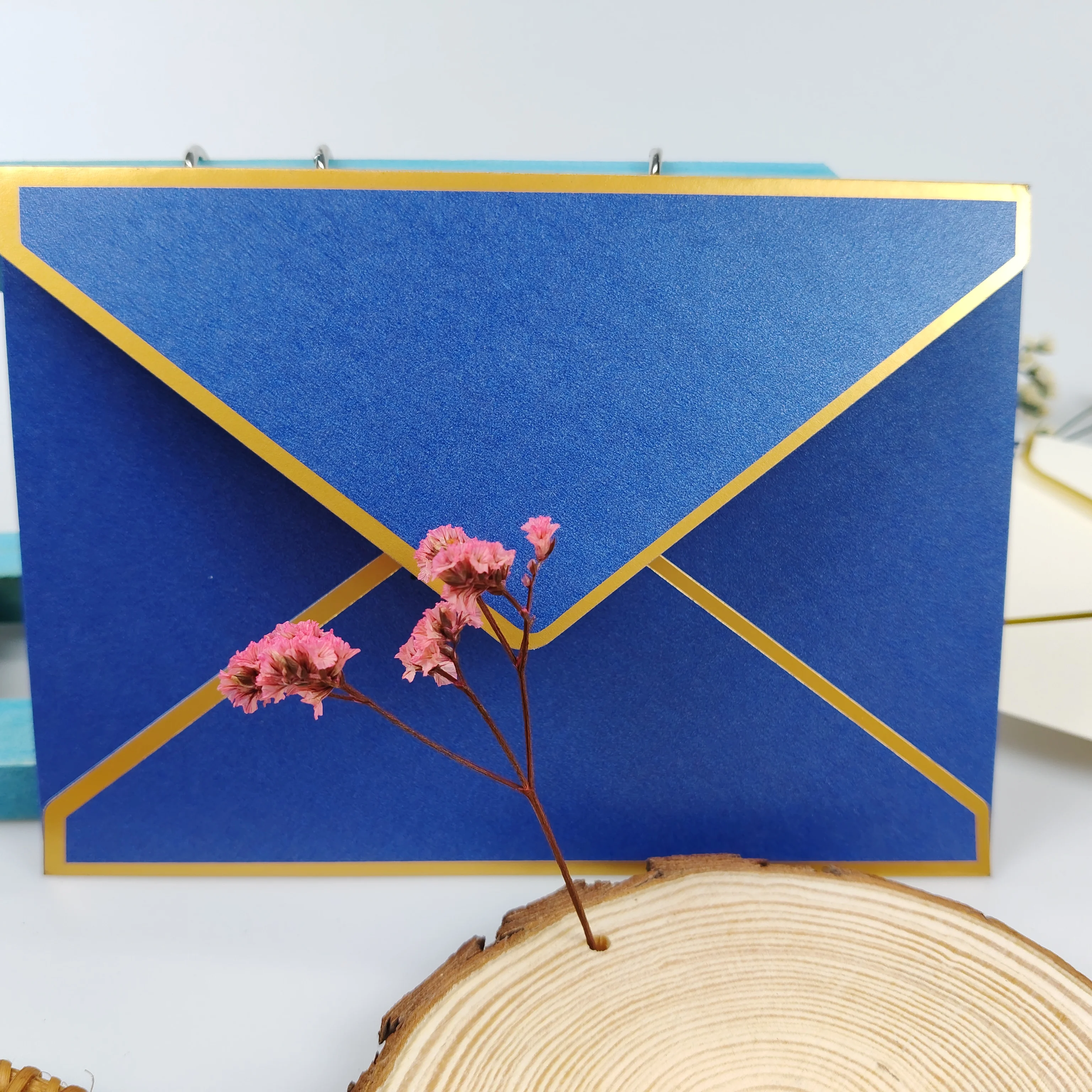 10 قطعة النمط الأوروبي اللون الغراء ورقة الساخن ختم دعوة اللون كرتون المغلف الذهب حافة مغلف صغير