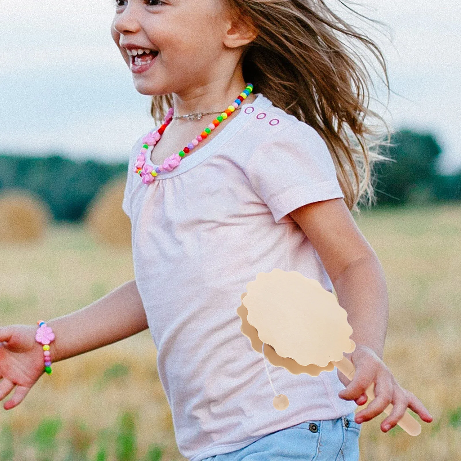 4개 미완성 나무 딸랑이 드럼 DIY 페인팅 어린이용 손으로 그린 공예품 그래피티 딸랑이 드럼 나무 DIY 장식품 수공예품