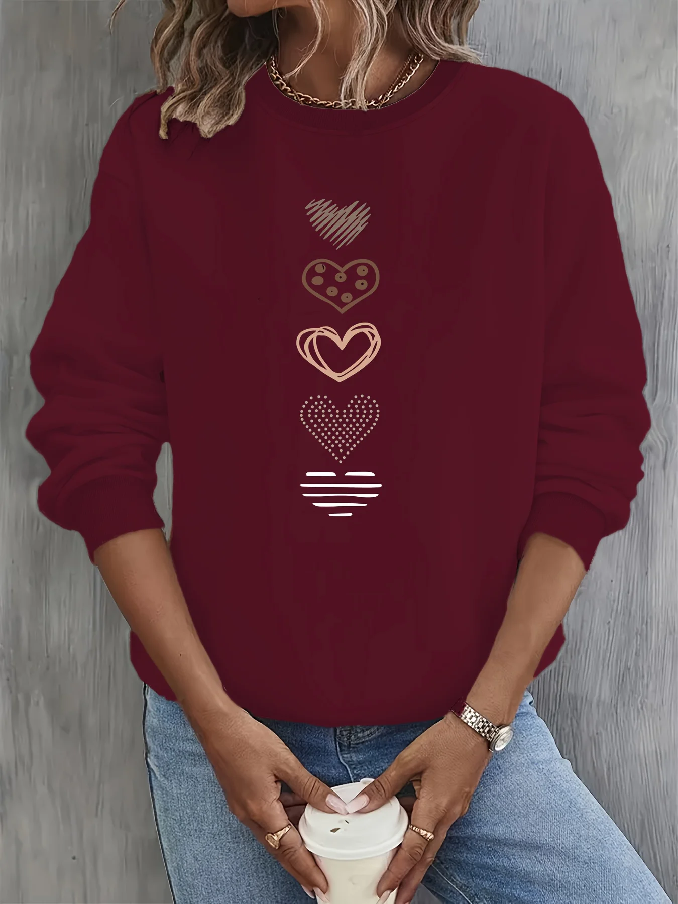Women's Casual Heart Print Pullover Sweatshirt Geometric Design Long Sleeve Round Neck Machine Washable Regular Fit for Autum