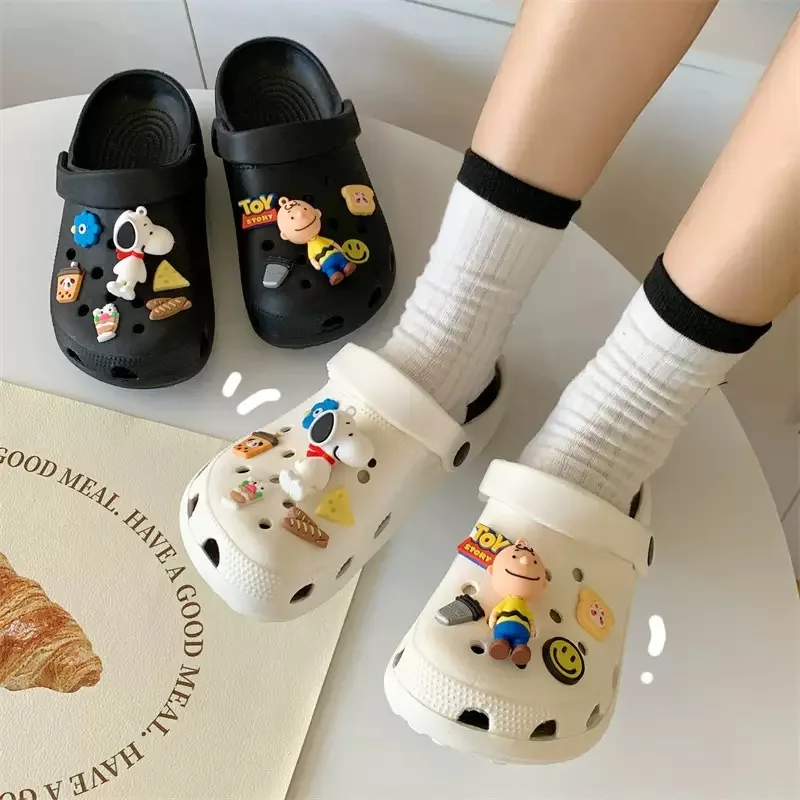 スヌーピーシューズチャーム 3D かわいい靴バックルサンダルスリッパアクセサリー靴の花の装飾子供にクリスマスギフトを与える