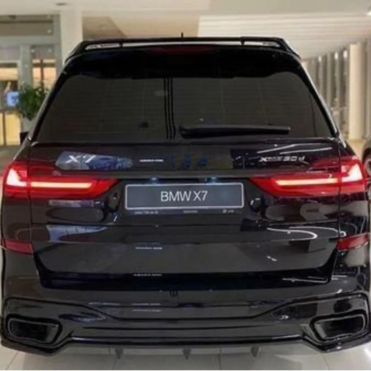 Suitable for BMW X7 G07 2020-2024 Black Knight Model Rear Lip 3-section Glossy Black Water Transfer Printing