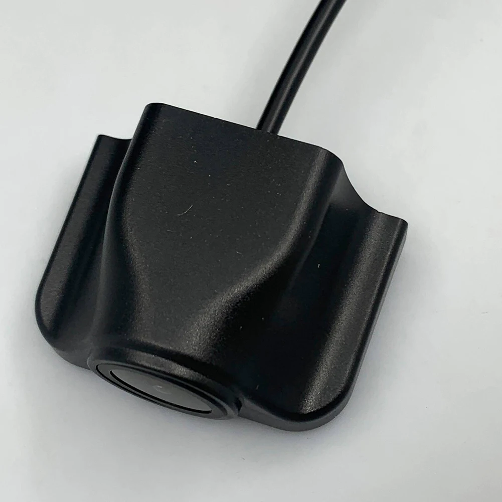 

4-контактная камера-видеорегистратор WDR AHD 1080P 5V обеспечивает удобную помощь при движении задним ходом, парковке и маневрировании.