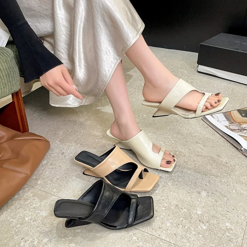 

New Square-toed Special-heeled Flip-flops for Women Open-toe Outward-wear Temperament High-heeled Slippers