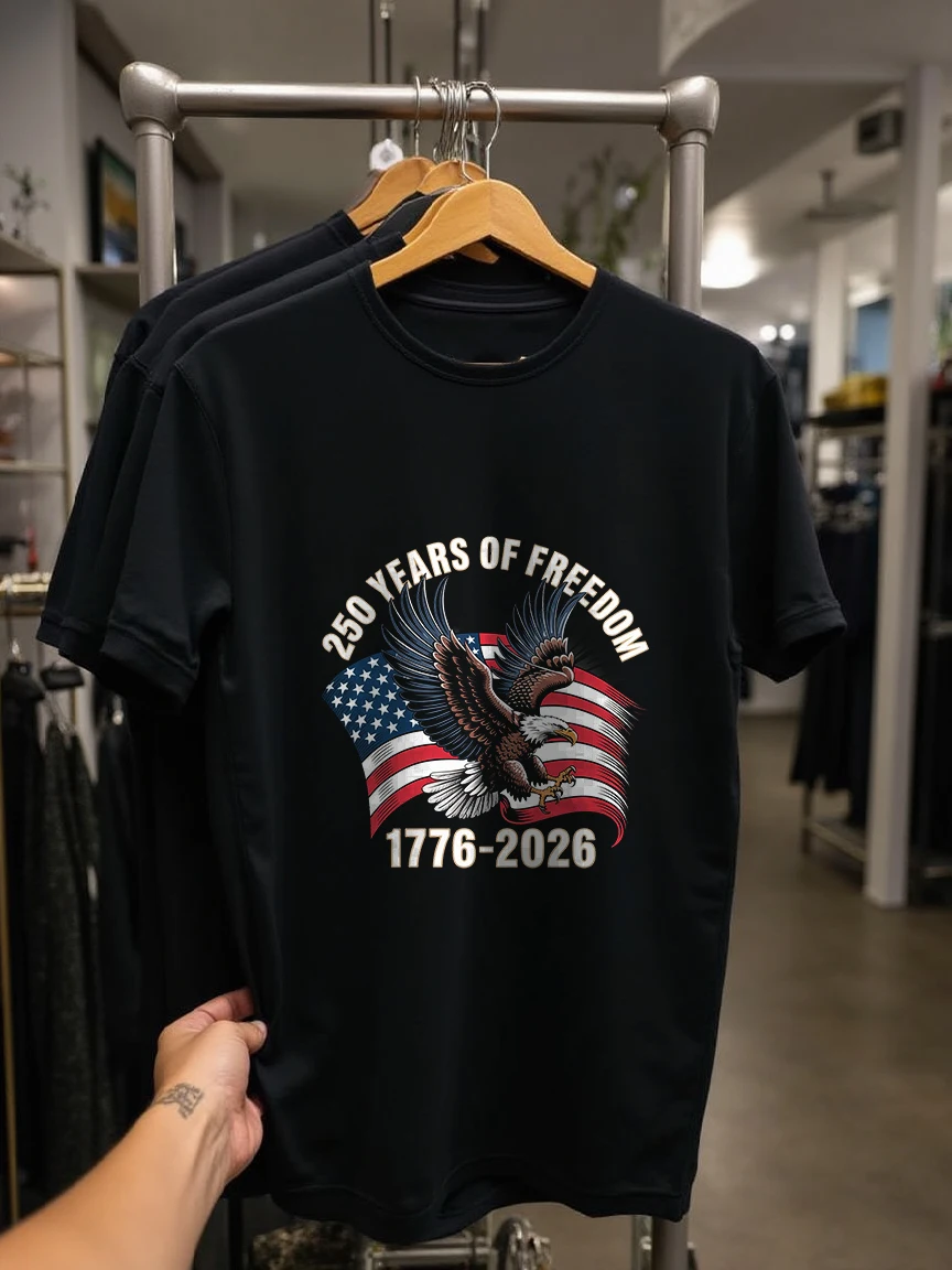 Camiseta de manga corta para hombre, diseño con temática de 250 años de libertad, que combina elementos del águila americana y las estrellas y rayas, ofrece estilo retro y un toque de tendencia, con tela cómoda, agradable para la piel y transpirable, moderna y versátil, muestra encanto individual, adecuada para uso diario informal y eventos patrióticos.