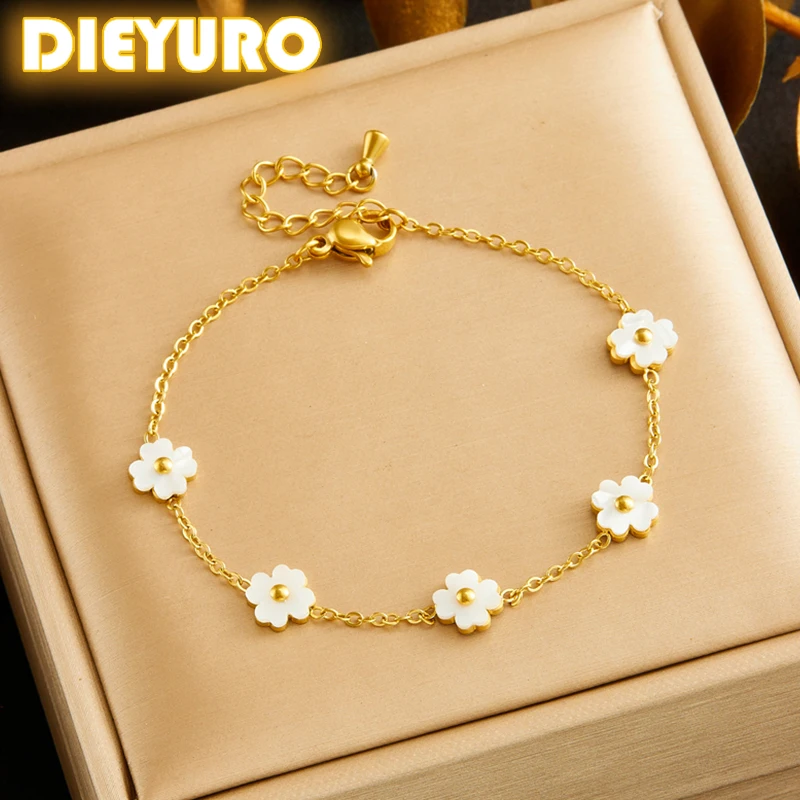 Dieyuro 316l Edelstahl weiße Blume Armband für Frauen neue prägnante Trend nicht verblassende Blumen Hand kette Schmuck Geschenk