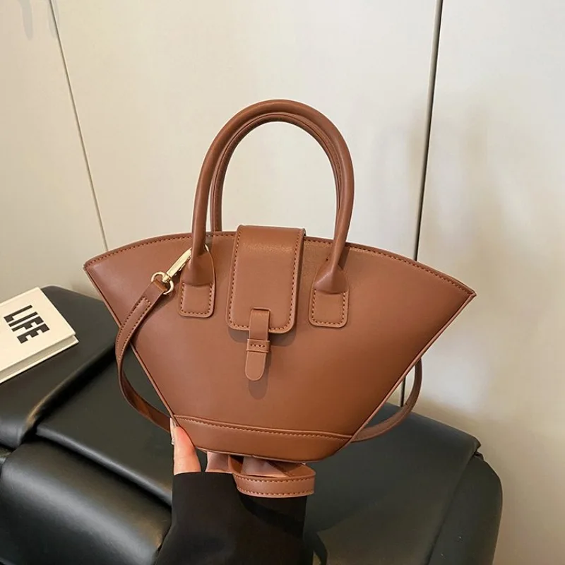 

Simple Parisian Crossbody Bag Women Classic Elegant Tone High End Leather Trendy Casual Daily Bag