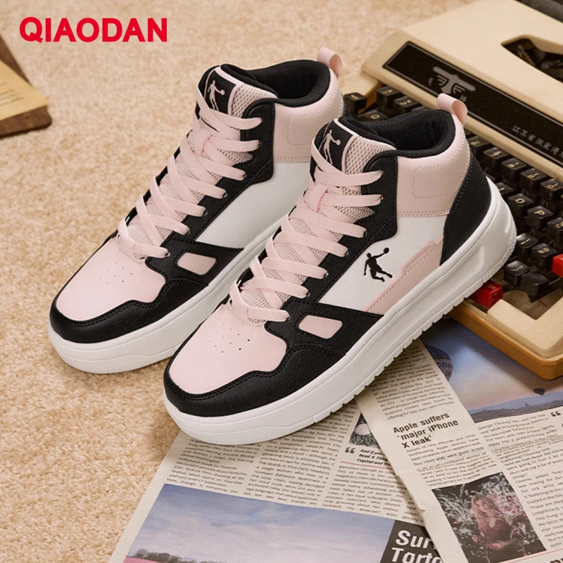 QIAODAN Woman Cotton Skateboarding Shoes 2025 Winter Casual Shoes High-top Leather Splicing  Nonslip Warm Sneakers QXL052244522B