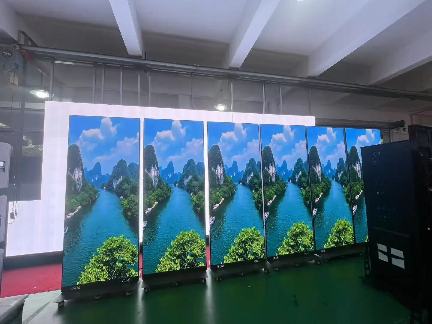 آلة للمطاعم ومراكز التسوق مصدر المصنع مباشرة HD داخلي رقيق قابل للطي شاشة LED للإعلان