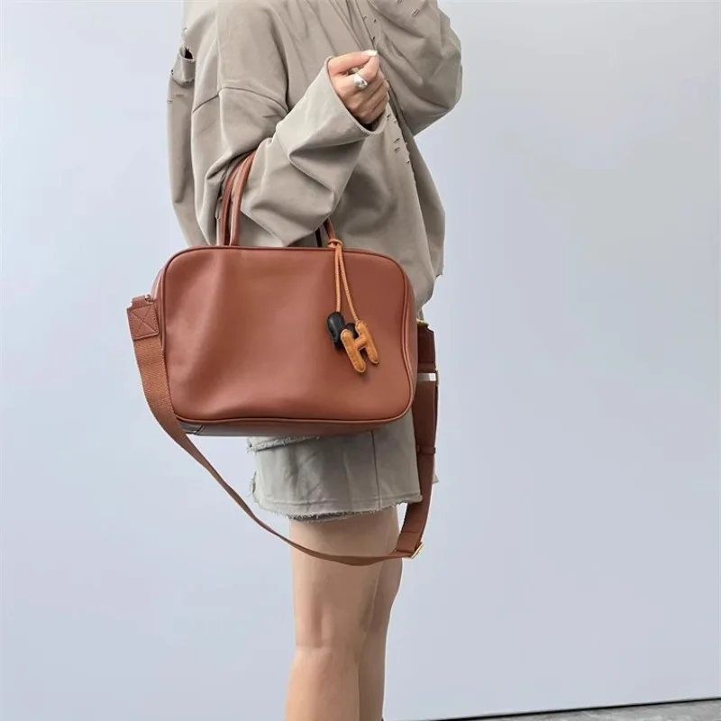 

High Quality Travel Bag Retro Old Briefcase Large Capacity Commuter Computer Bag Shoulder Crossbody Leather Bowling Bag