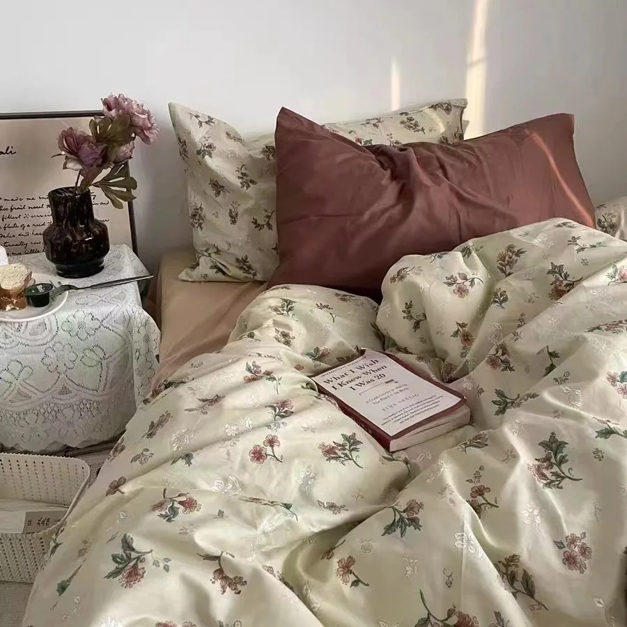 

Vintage Floral Cotton Bed Sheets Four-Piece Set, Quilt Cover, Fitted Sheet, Pillowcases - Dormitory Three-Piece Set