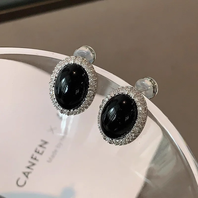 Palace Vintage Oval Vlack Agate Earrings for Women Fashion Retro High-end Sparkling Zircon Edging Exquisite All-match Jewelry