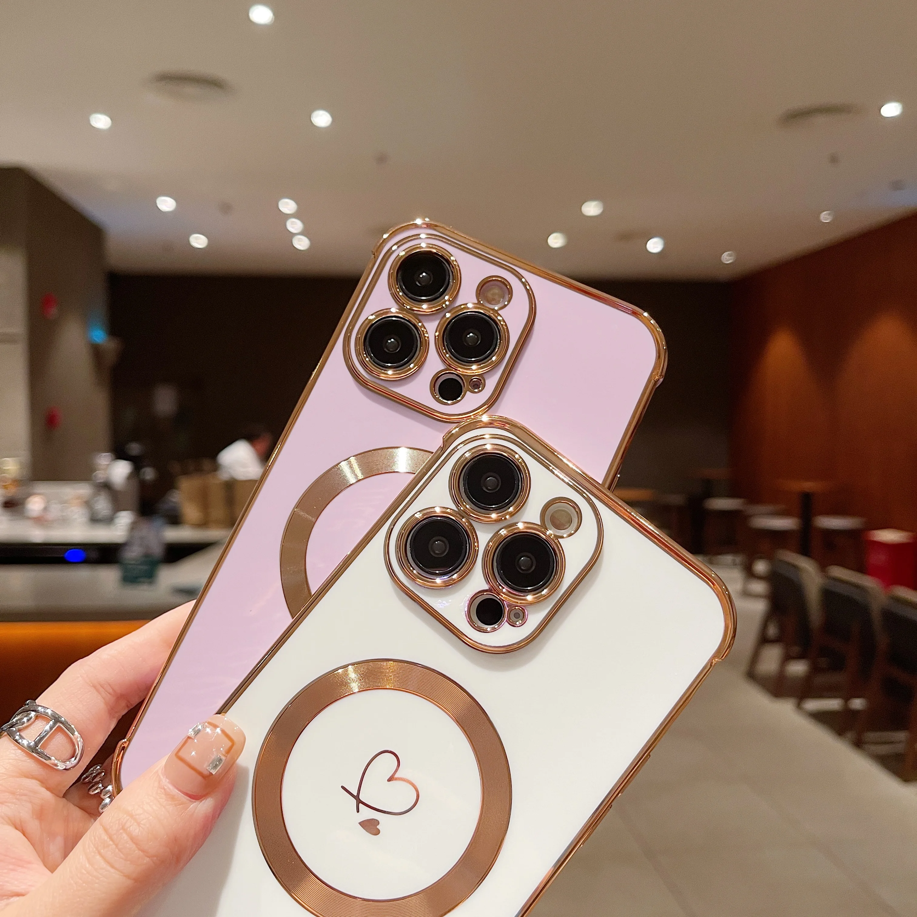 Lujosa funda magnética para teléfono móvil con cuerda colgante y cuentas láser en forma de corazón, adecuada para carga inalámbrica y protección a prueba de golpes