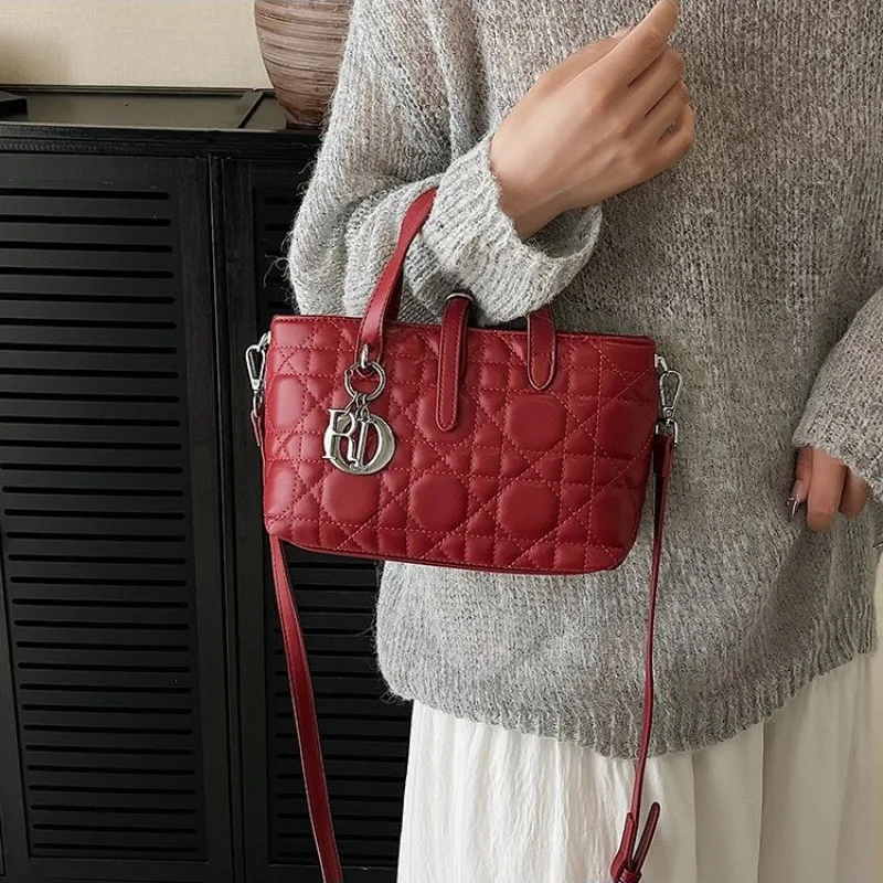 حقيبة كروس نسائية قابلة للتعديل مناسبة للتخصيص لأنواع الجسم المختلفة والارتداء متعدد الاستخدامات