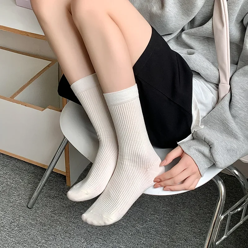 Solid Color Socks Women Casual Cotton Breatable Harajuku Streetwear Sports Socks Japanese Fashion School Girls Black White Socks