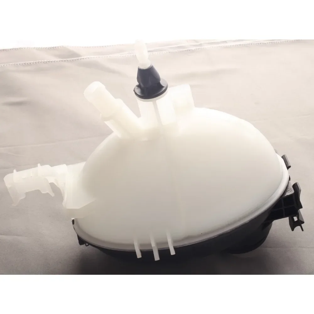 China Brand New Genuine Auxiliary Water Tank For Mercedes Benz C E Class W204 C180 C200 C260 C300 E200 E240