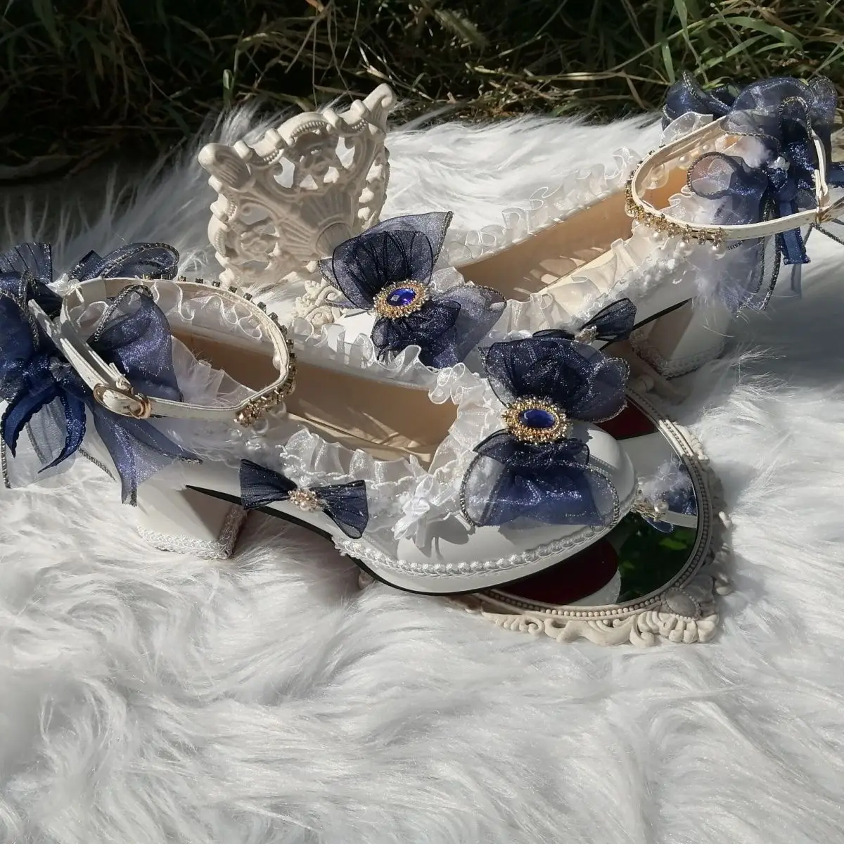 โลลิต้าทํามือรองเท้าส้นสูงส้นก้อนรอบนิ้วเท้ารองเท้าแต่งงานดอกไม้