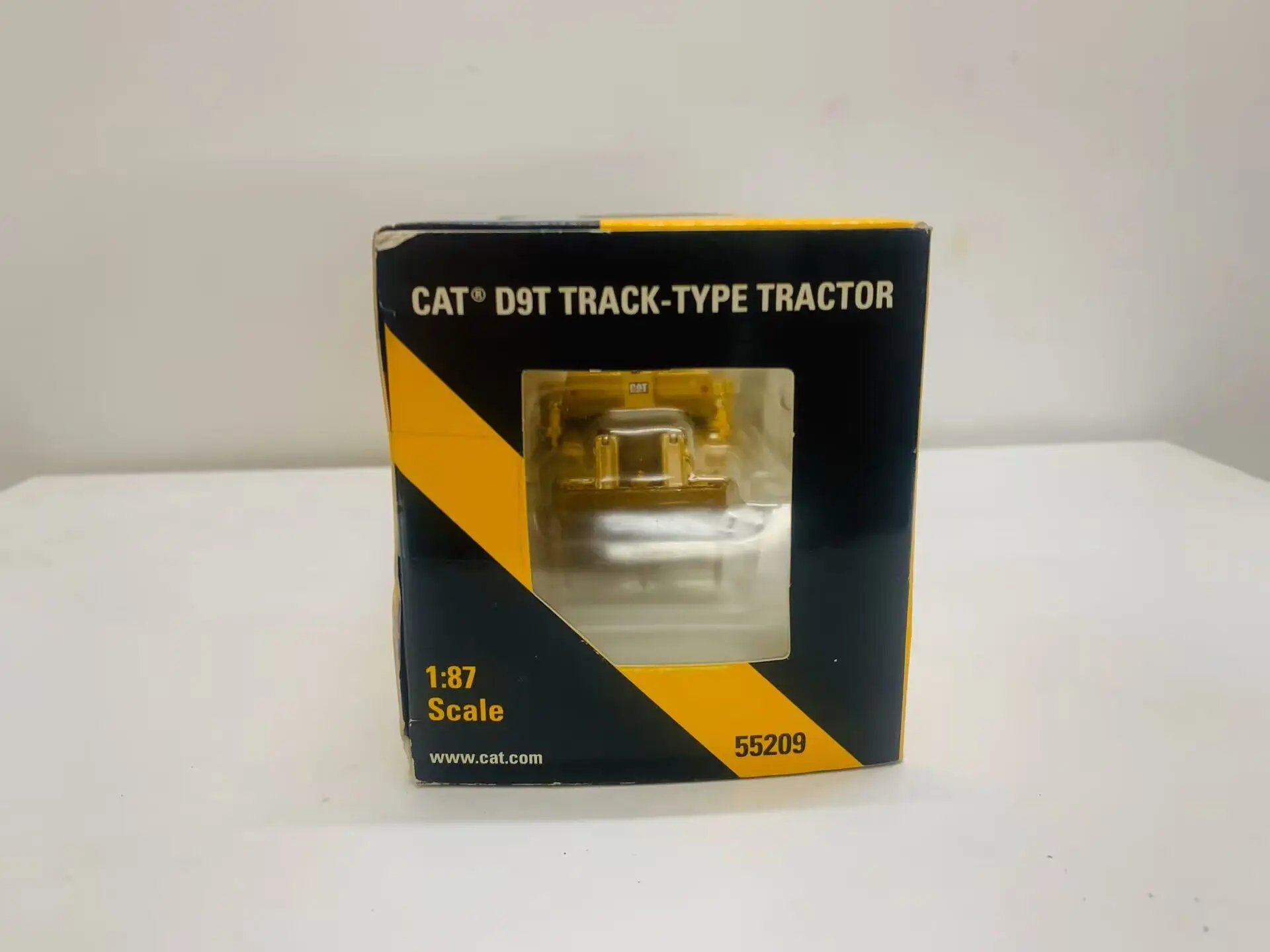 D9T Track-Type Tractor 1/87 Scale Die-Cast Model 55209