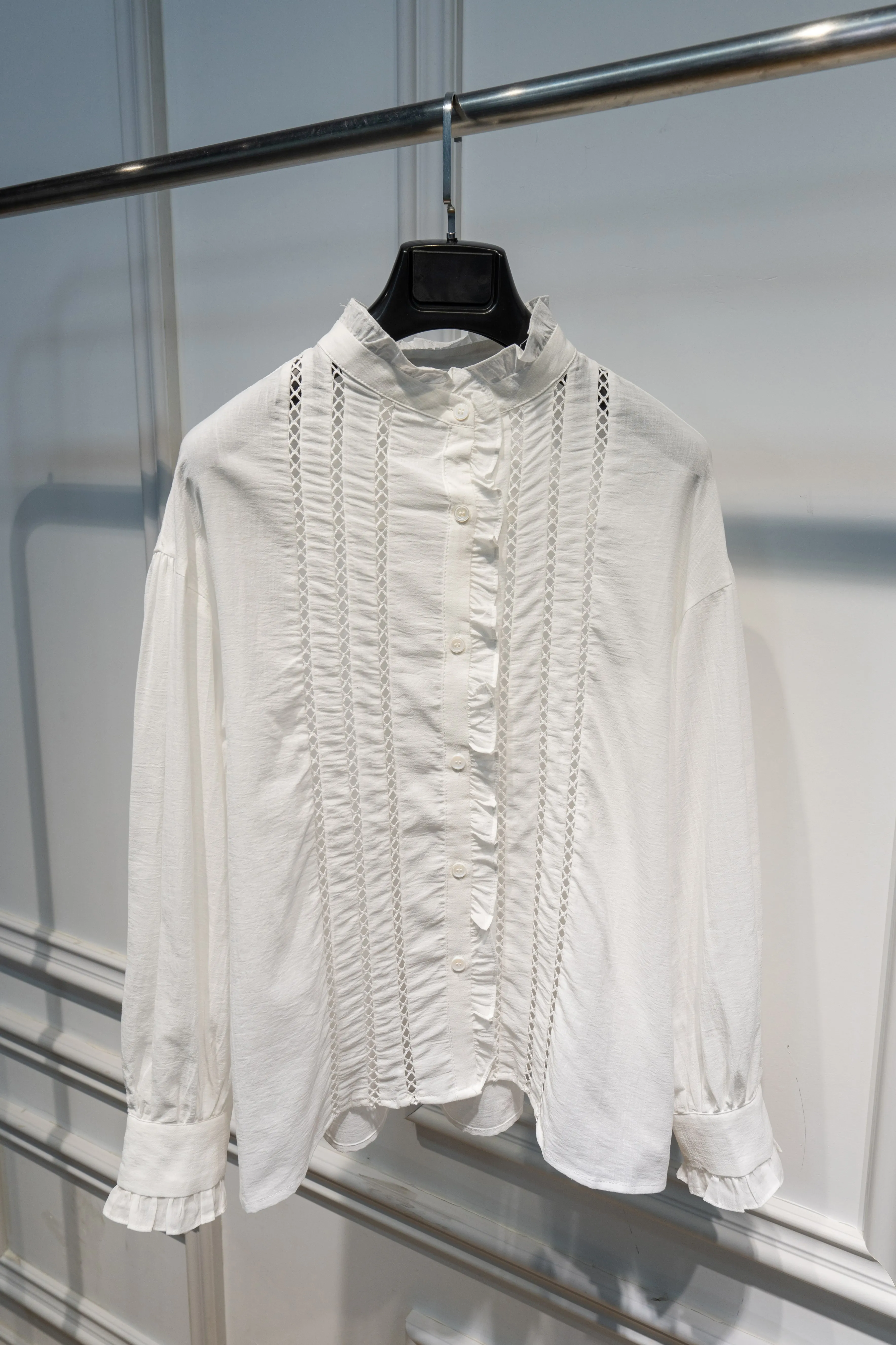 2025 الربيع الصيف الفرنسية قميص أبيض المرأة القطن لوتس ليف تقليم س الرقبة طويلة الأكمام قميص عطلة عادية شاطئ بوهو البلوزات