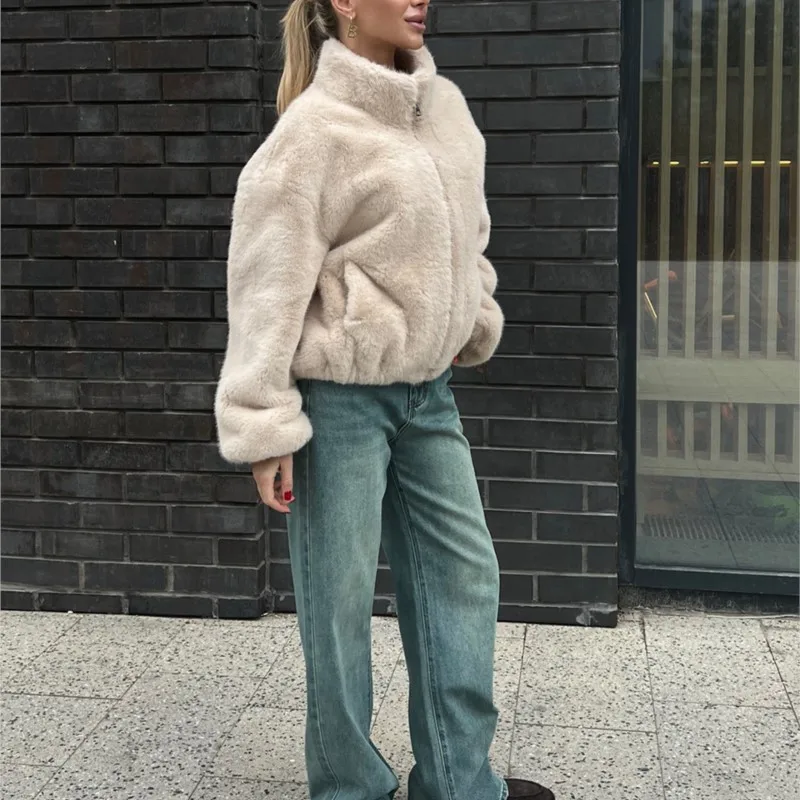 2025 New Women's Faux Fur Jacket Zipper Warm Plush Coat Oversized Soft Fluffy Stand Up Collar Autumn Winter Casual Jacket
