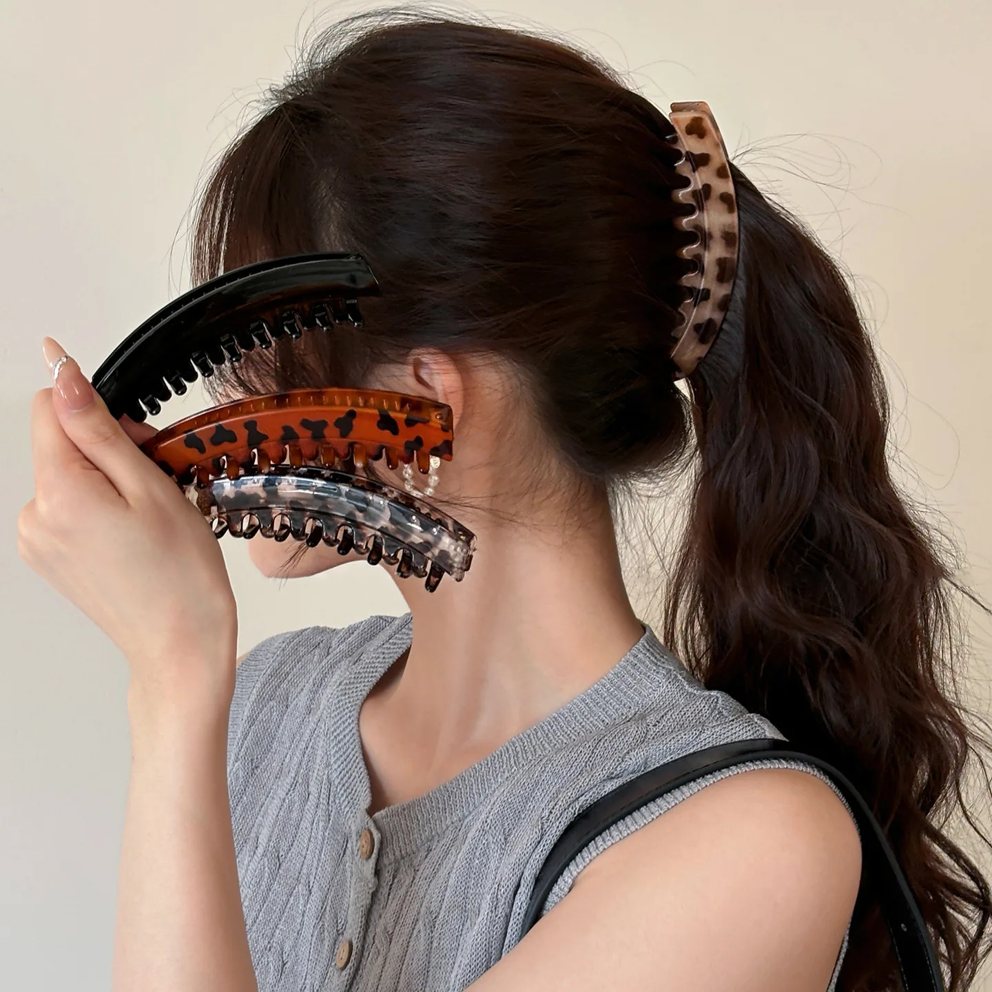 presilha-de-cabelo-banana-em-acetato-com-estampa-de-leopardo-premium-e-elegante-estilo-torcido-vertical-para-rabo-de-cavalo-alto-na-parte-de-tras-da-cabeca-feminina-novo-2025