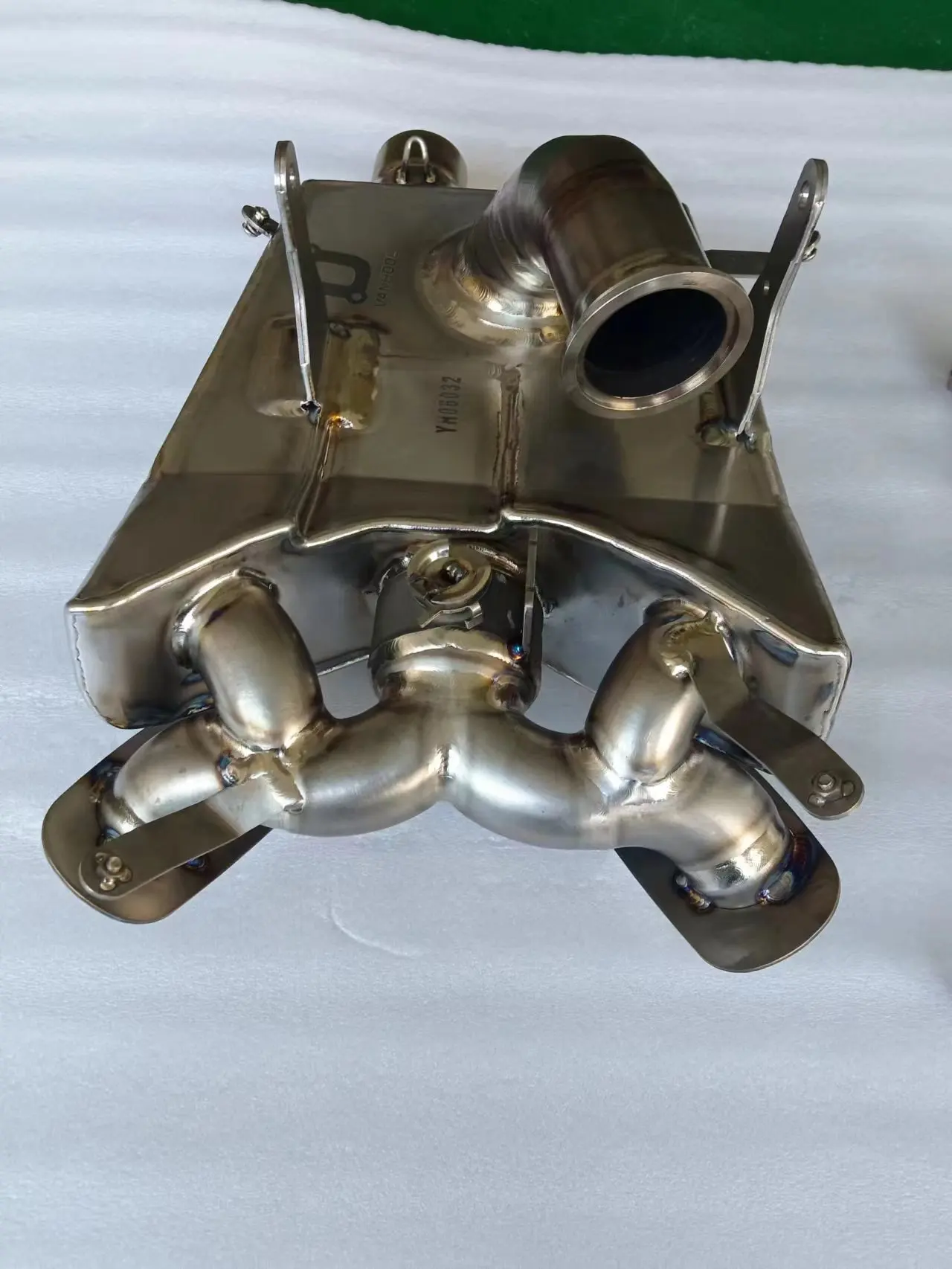 Motorcycle Performance Valve Titanium Stainless Steel Exhaust Pipe Muffler System for 1100cc Supersport Bike, Racing Escape
