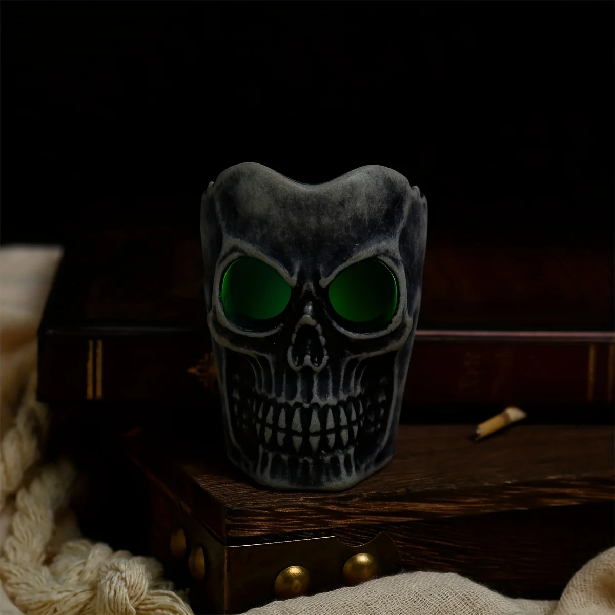 โคมไฟหัวกระโหลก LED เปลี่ยนตอนกลางคืนสำหรับแผ่นเรืองแสงและกลางคืนโคมไฟสำหรับตกแต่งโต๊ะโคมไฟตั้งโต๊ะของขวัญฮาโลวีนวันเกิดสำหรับเด็กผู้ชาย