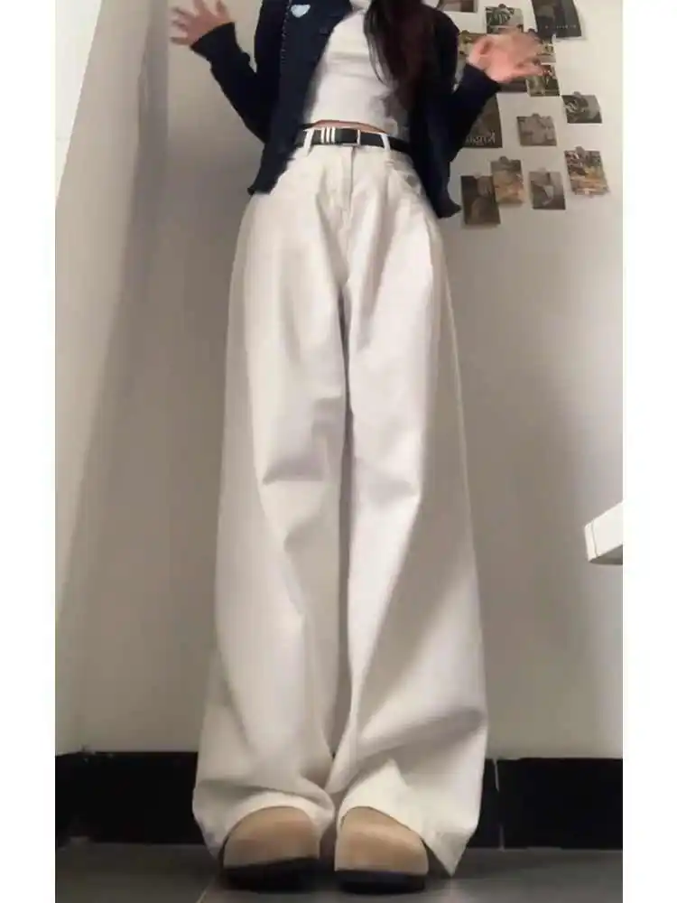 Damskie jeansy proste, marszczone, plisowane, drapowane, z rozcięciem, asymetryczne, palazzo, rozszerzane, dzwony, wydłużające, szykowne.