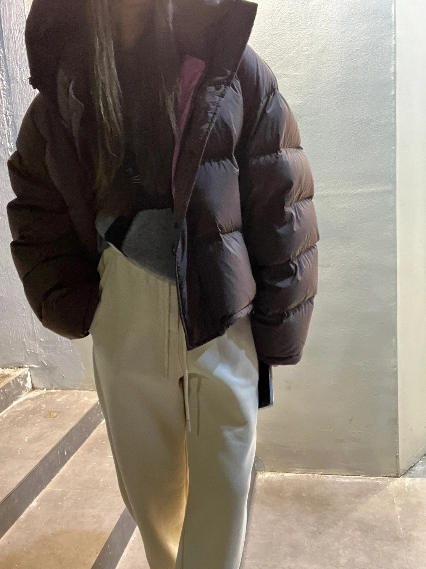 プレミアムブラウンフード付きオルトダウンジャケット女性用冬2023新作スモールサイズブレッドスレ韓国風アウターウェア通勤防風