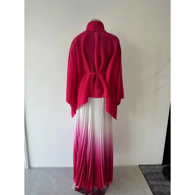 Miyake Autumn\'s New Women\'s Long Dress Set, Fashionable Gradient Color Bat Sleeve Cardigan+long Pleated Skirt 2-piece Set