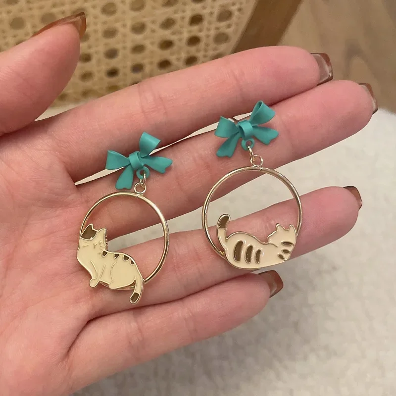 Japanese Sweet Little Animal Cat Circle Round Ear Clip Earrings No Hole Korean Cute Funny White Cat Clip on Earrings No Piercing