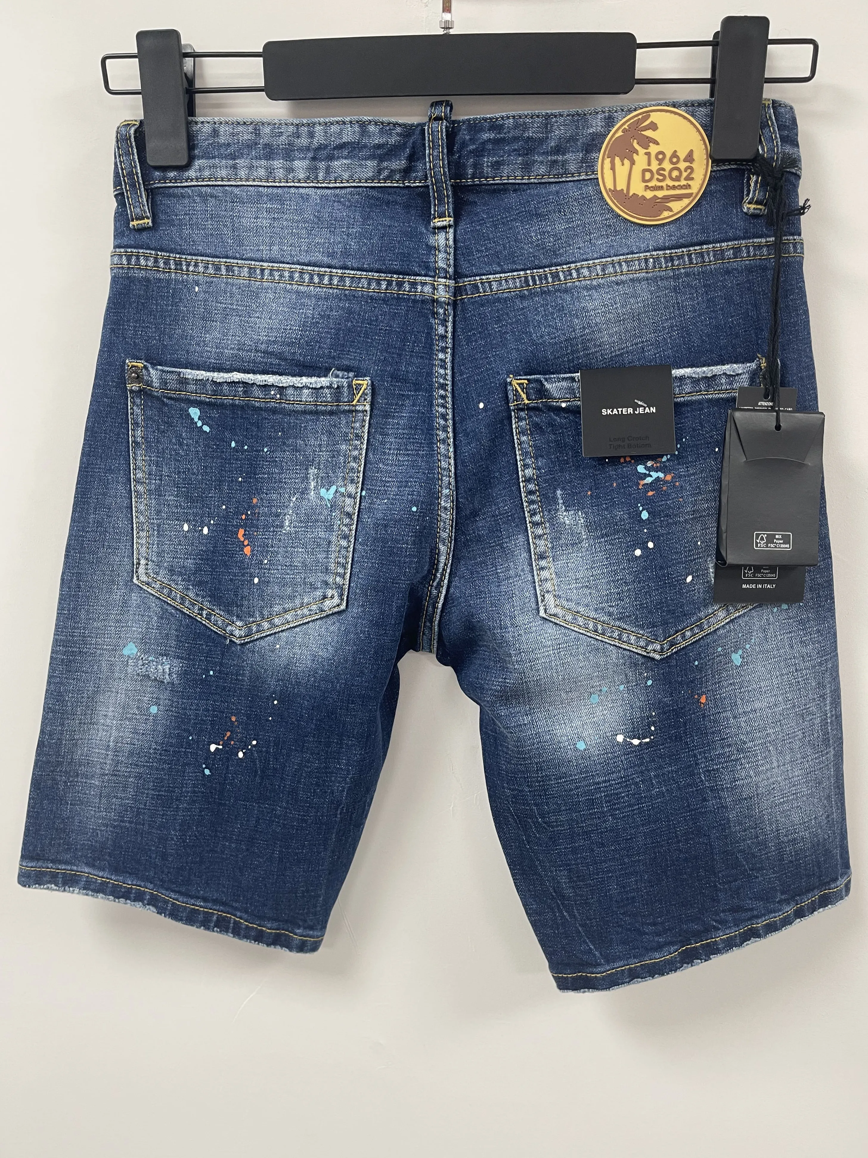 2024 Spring/Summer New D2 Jeans for Trendy Men, Washed, Worn, Patched, Embroidered, Slimming, Micro Elastic Denim Shorts for Men