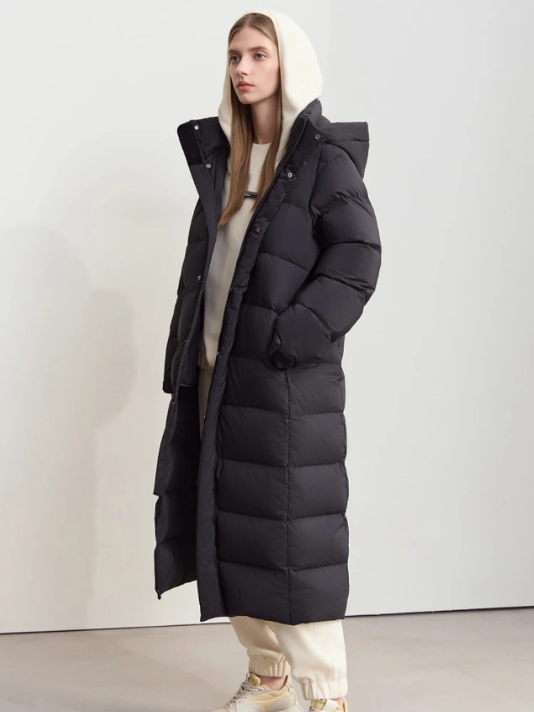 Amii ミニマリストダウンコート レディース 取り外し可能帽子 レタープリント 2025年冬新作 ロングダウンジャケット 暖かい ゆったり ジップアップコート 12444049