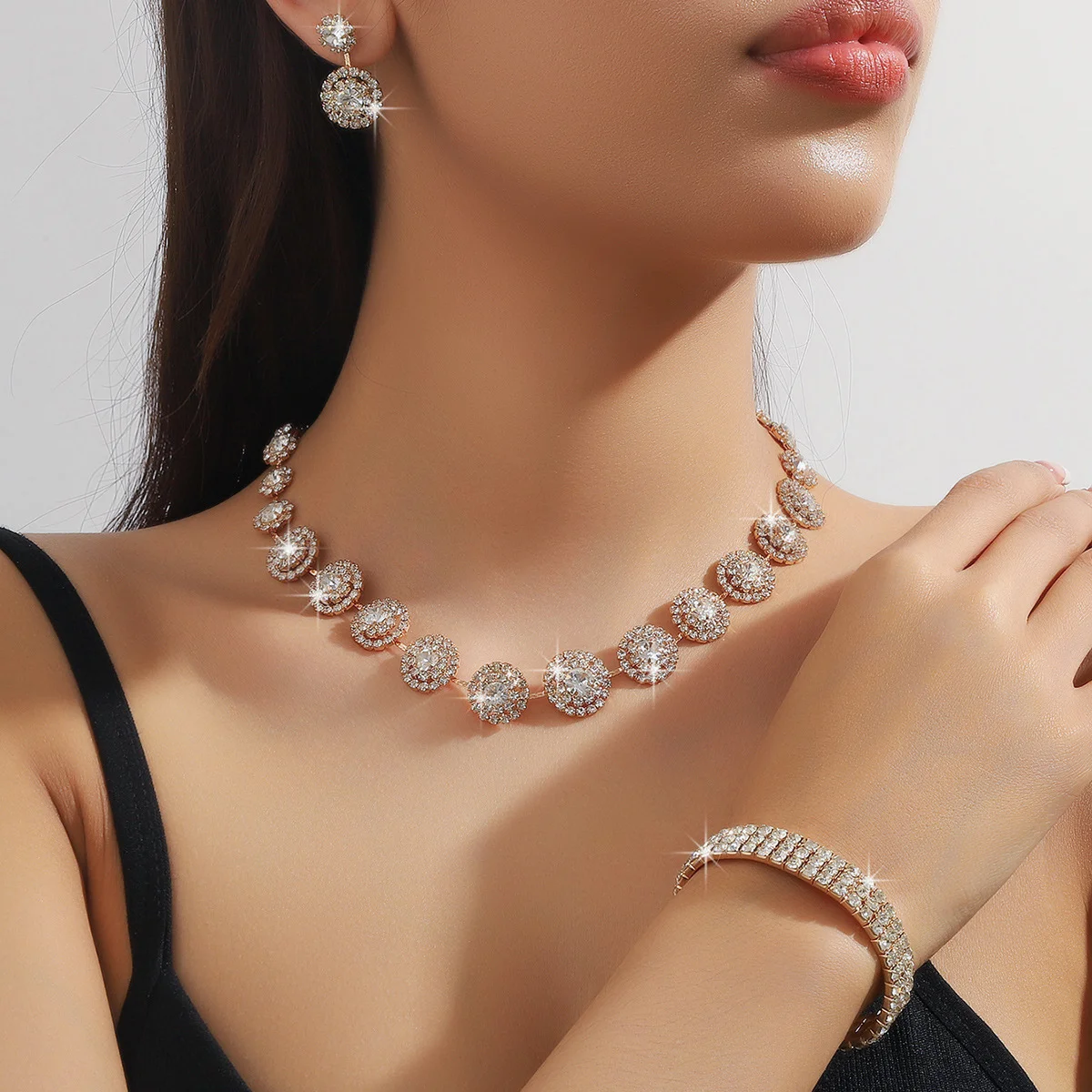 

Jewelry Set - Luxury Wedding Party Women's Accessories: Round Water Diamond Necklace and Stud Earrings Set