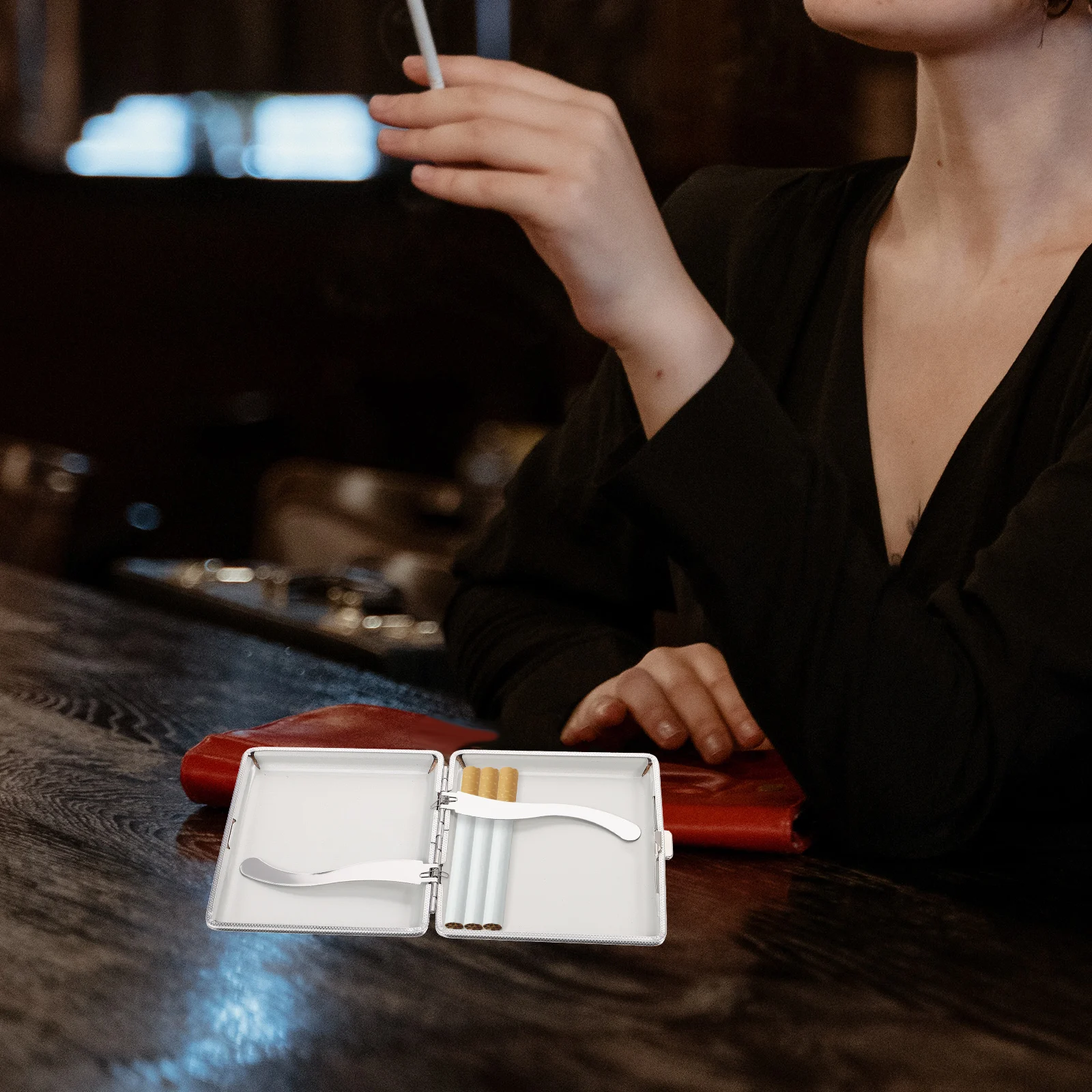 

1pcs Portable Cigarette Box Flip Type Durable Cigarette Storage Holder Travel Case For Men Lighter