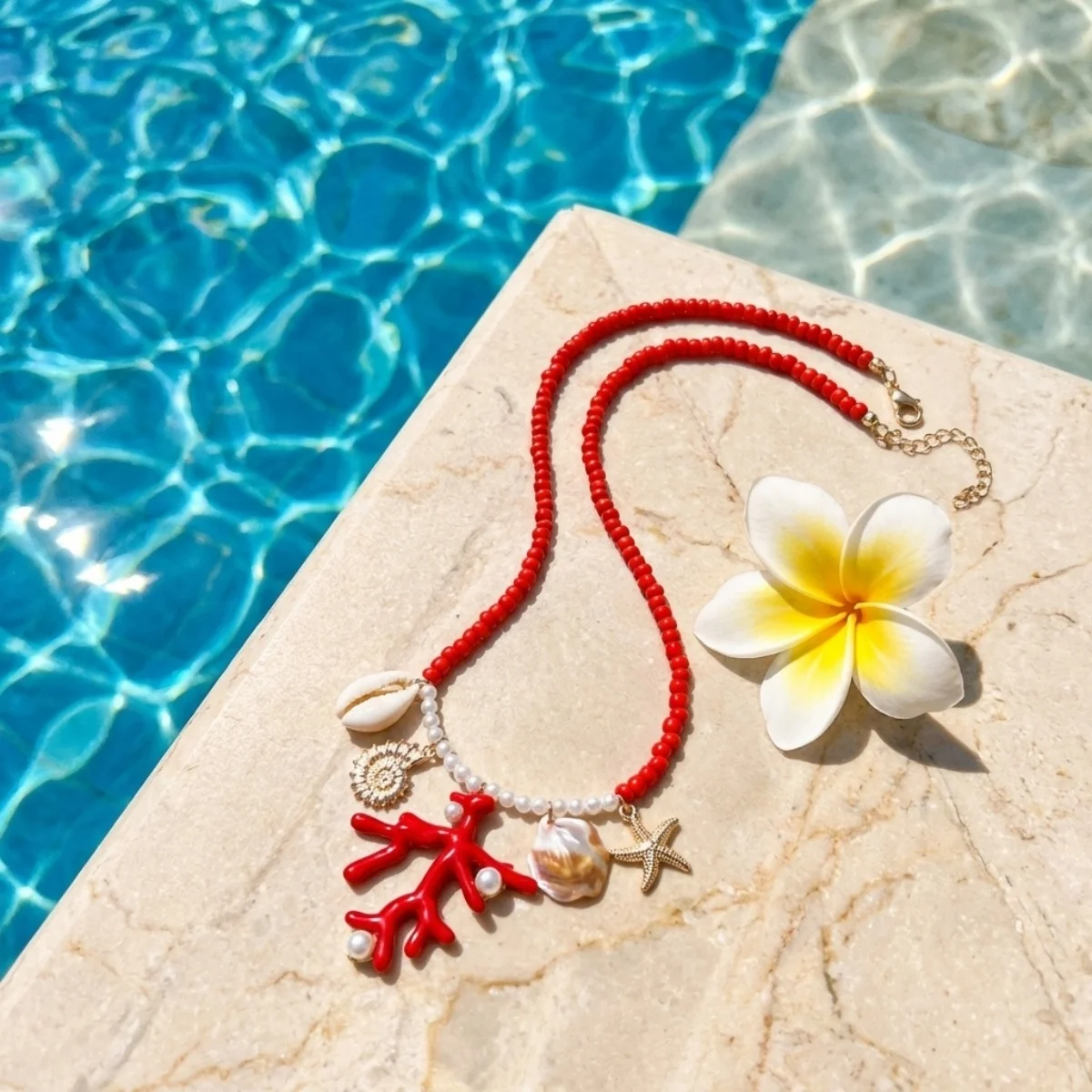 Sommerliche Reisperlen-Halskette mit Korallen- und Muschelanhänger für Damen und Herren – Boho-Muschel-Choker für Urlaub, Party und modische Schmuckgeschenke – Detail 12