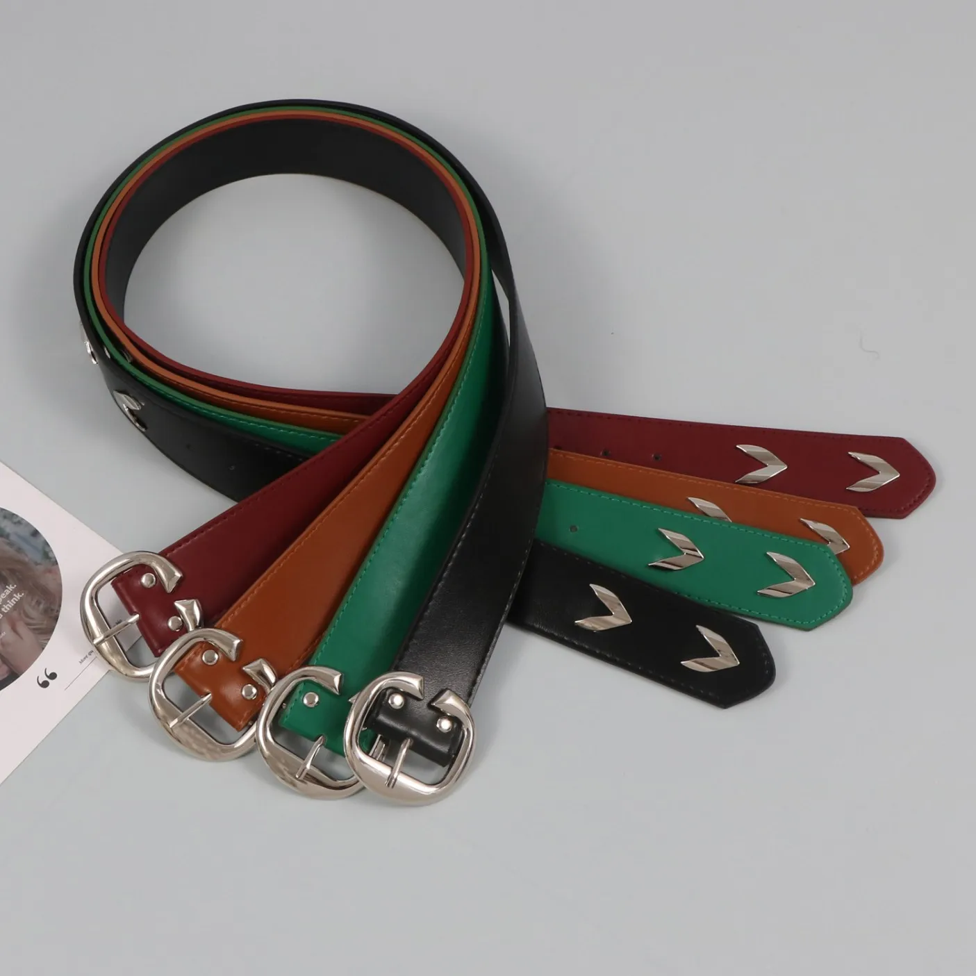 

Роскошный женский тонкий ремень с пряжкой, ветрозащитный ремень из искусственной кожи премиум-класса, тонкий регулируемый ремень для джинсов и брюк-карго