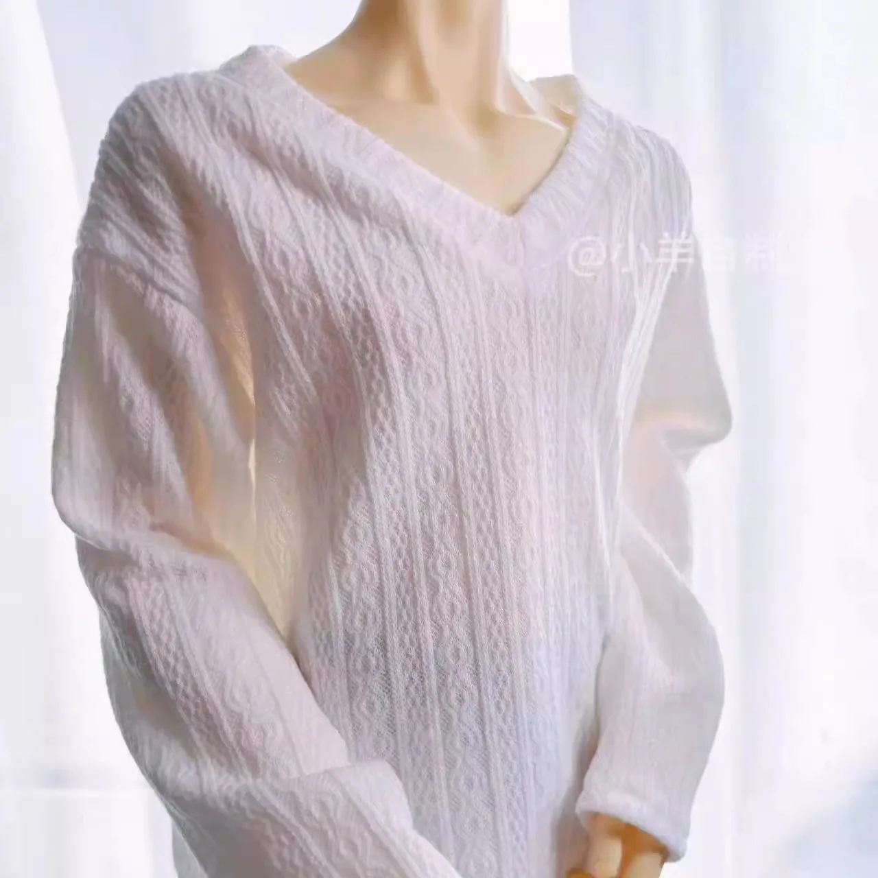 

Изготовленный на заказ свободный свитер BJD с v-образным вырезом 1/3 1/4 ID75 Strong Uncle IP W521