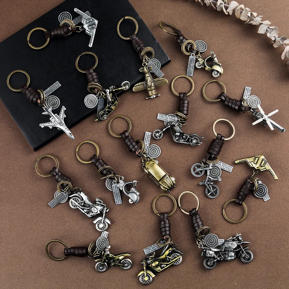 Retro Battleplane Model Keychain Creative Men Metal Airplane Keychain Decorative Pendant for Aviation Enthusiast or Pilot Gift