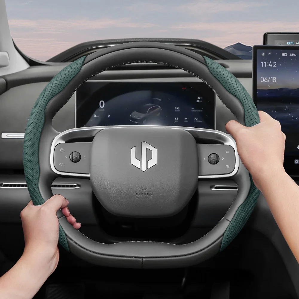 

Suitable for Leapmotor Breathable Leather Steering Wheel Cover with Segmented Quick-Release Design, Non-Slip and Durable, for Models T03 C10 B10 B05 B03X C16 C11 C01, Etc., in Black, Bright Red, and Green