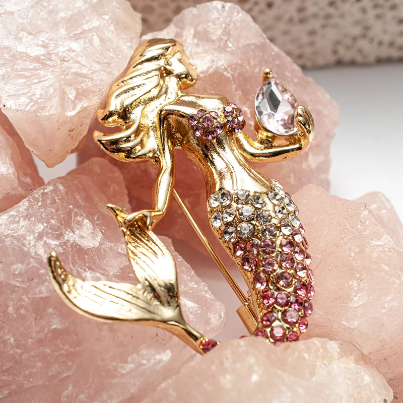 1Pcs Crystal Tail Pins Jewelry Accessory Beautiful Girl Holding A Rhineston Conch Brooches Gift For Kid And Lover
