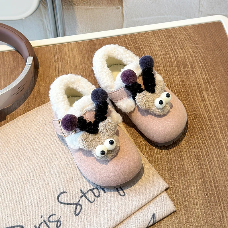 Sepatu Anak Perempuan 2025 Sepatu Kulit Berlapis Kapas Hangat Musim Dingin Sepatu Kasual untuk Pesta Sepatu Fashion Sol Lembut Loafers sepatu anak perempuan