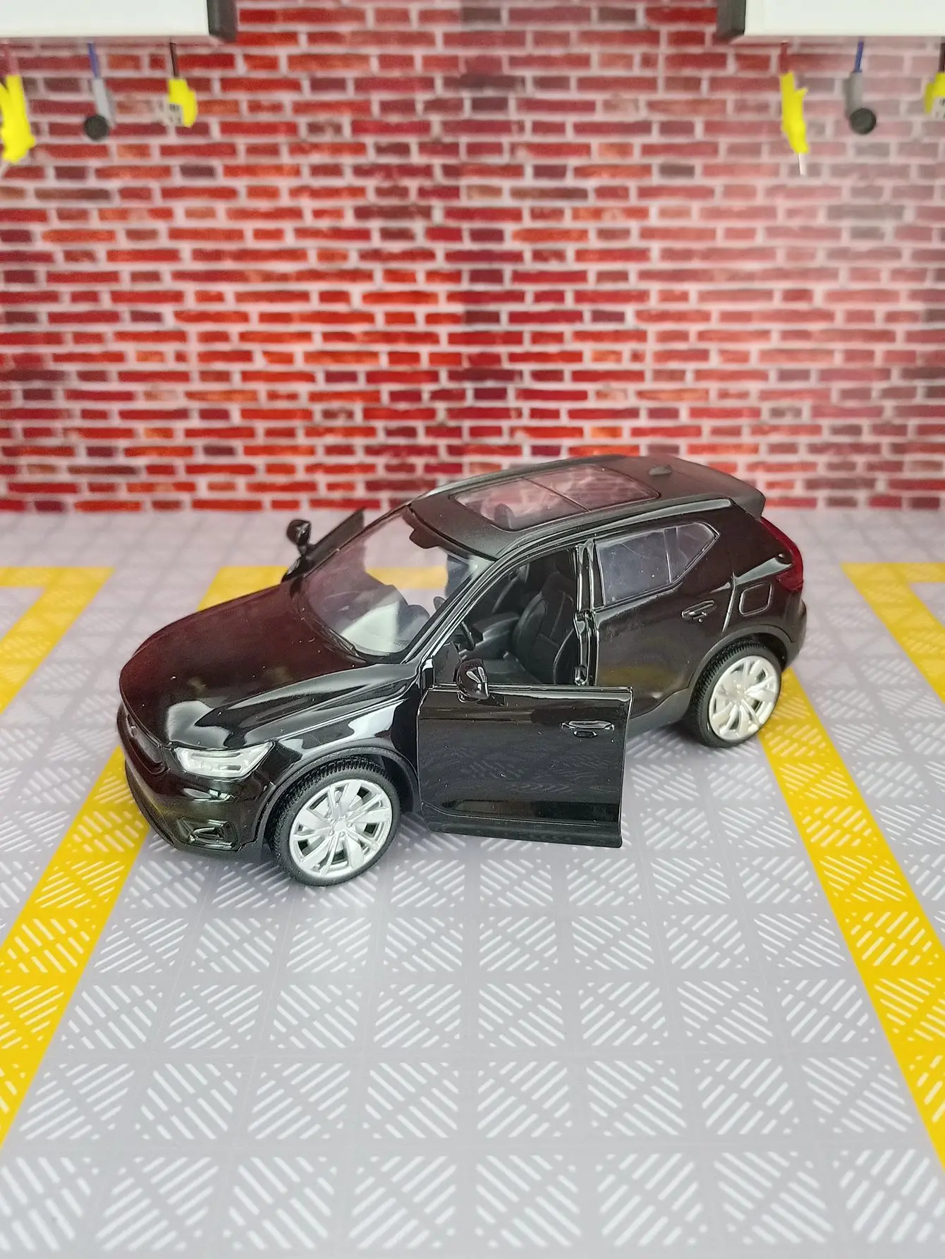 Volvo XC40 Alloy Car Model, Diecast e Toy Veículos, Metal Car Model, Simulação de Som e Luz Collection, Toy Gift, 1:32